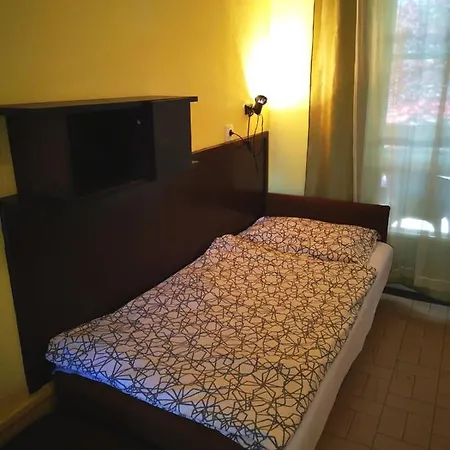Aparthotel Beach Club Panzio Es Camping Zamardi